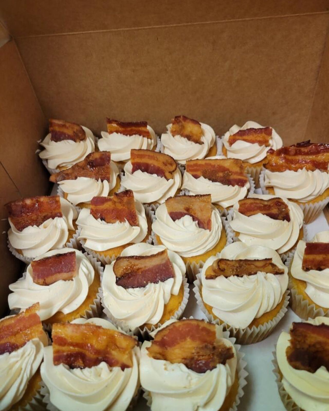 elvis themed cupcakes topped with bacon